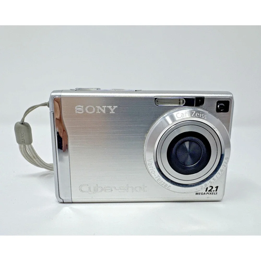 Sony CyberShot DSC-W200 Silver 2.1 MP Digital Camera Bundle with/Box